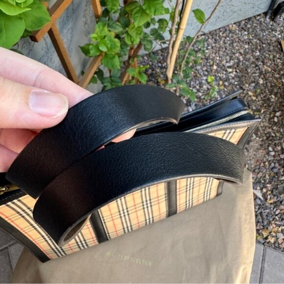 Burberry Large Link Zip 1983 Check Tote - Picture 7 of 14